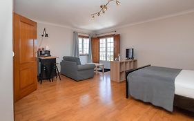 Galo Preto - Sintra Guesthouse